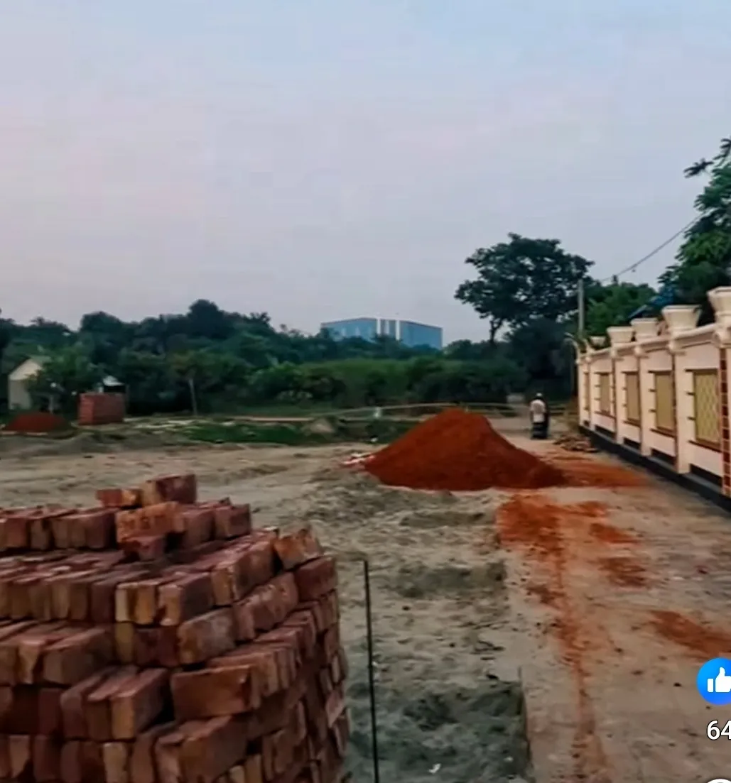 এমপি-প্রশাসনের নির্দেশ অমান্য করে অবৈধভাবে সরকারি রাস্তা ও জায়গা দখলের অভিযোগ